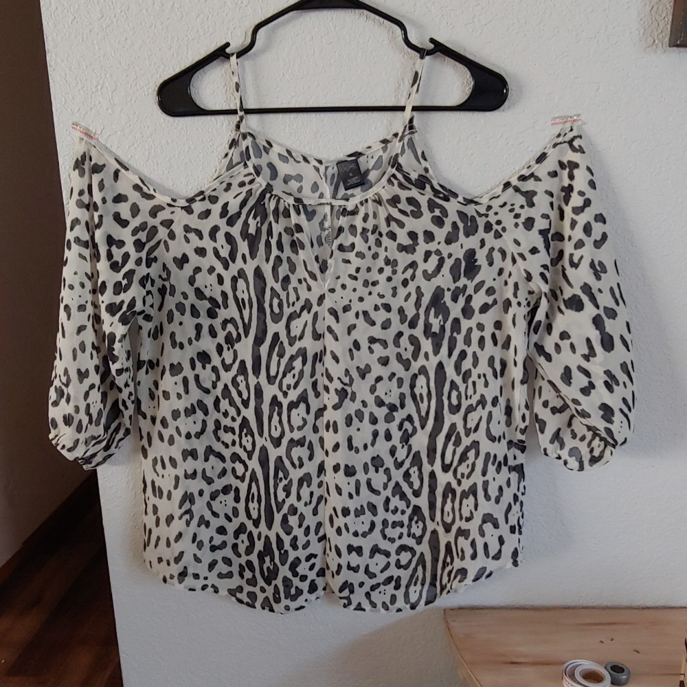 Off shoulder shirt